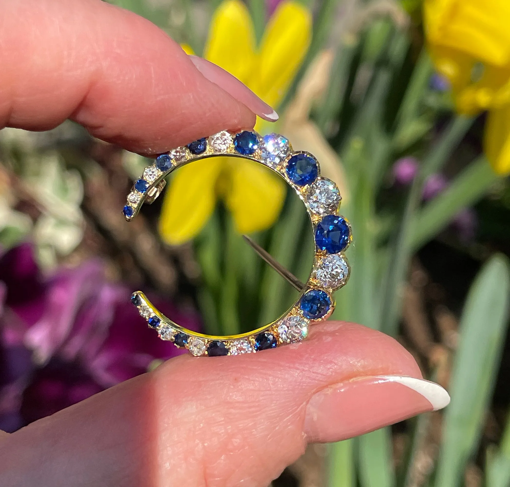 1900s Edwardian English GIA 3.0ctw Royal Blue Unheated Sapphires & Old Cut Diamonds Crescent Moon 14K Yellow Gold Brooch Pin