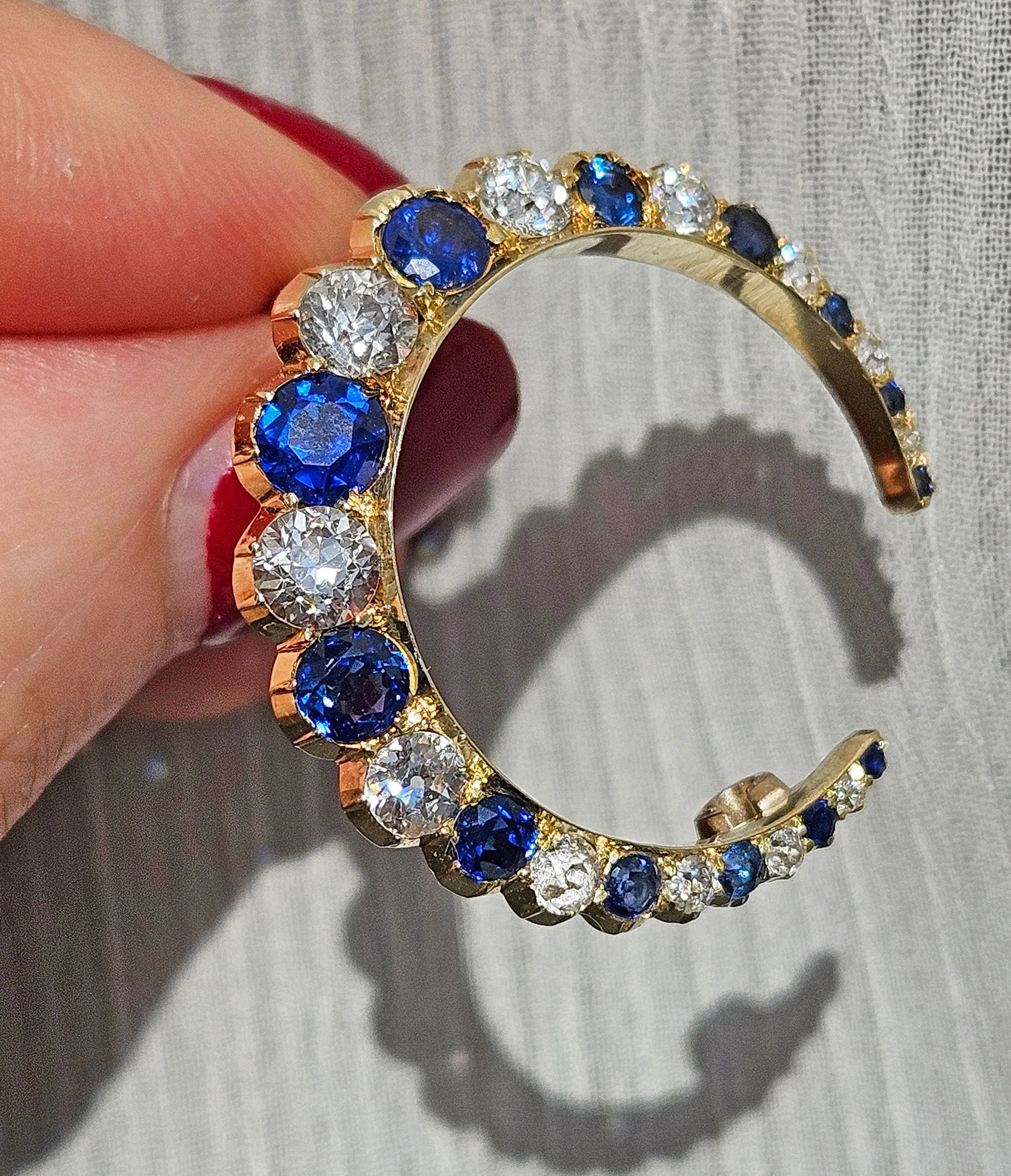 1900s Edwardian English GIA 3.0ctw Royal Blue Unheated Sapphires & Old Cut Diamonds Crescent Moon 14K Yellow Gold Brooch Pin