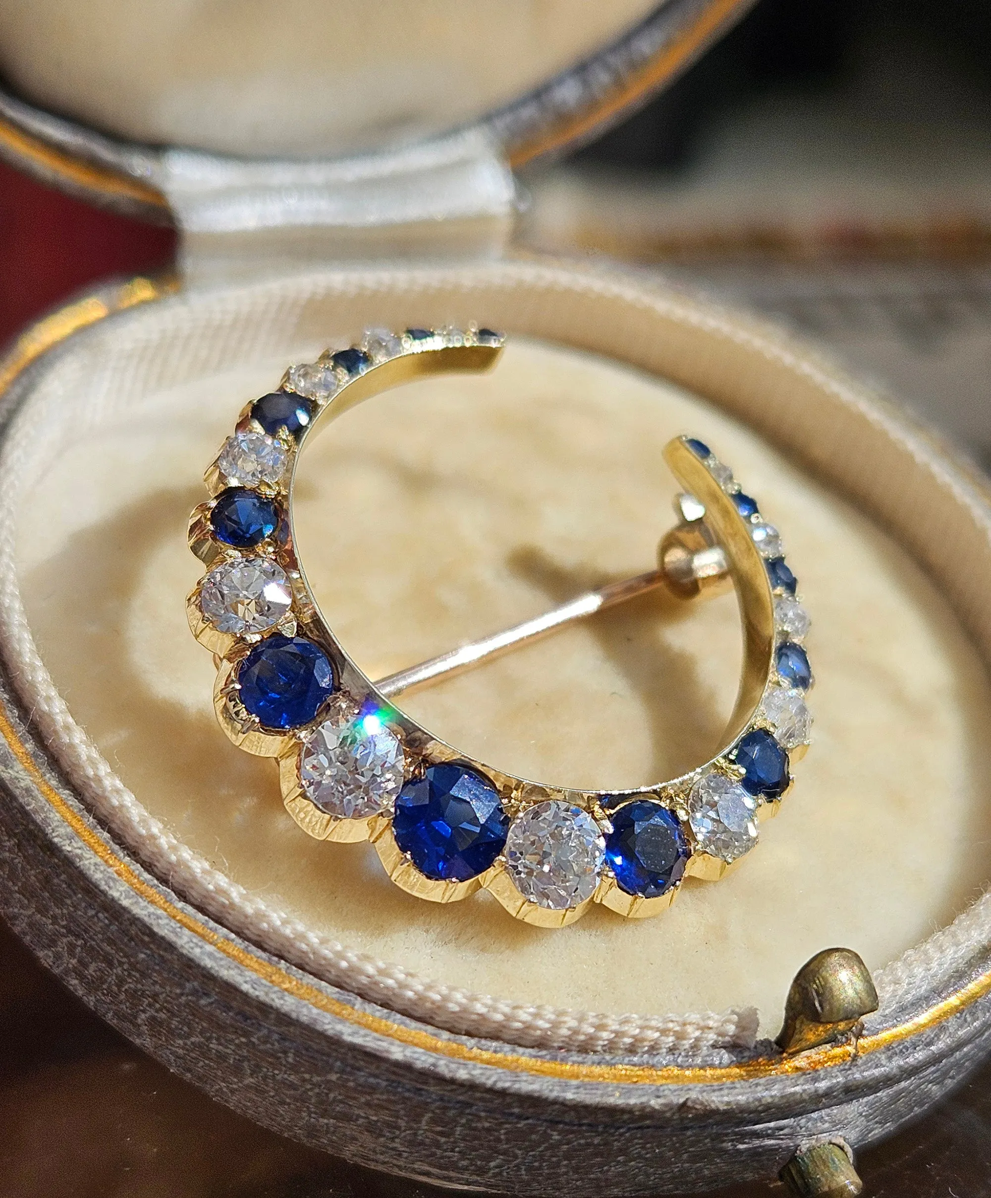 1900s Edwardian English GIA 3.0ctw Royal Blue Unheated Sapphires & Old Cut Diamonds Crescent Moon 14K Yellow Gold Brooch Pin