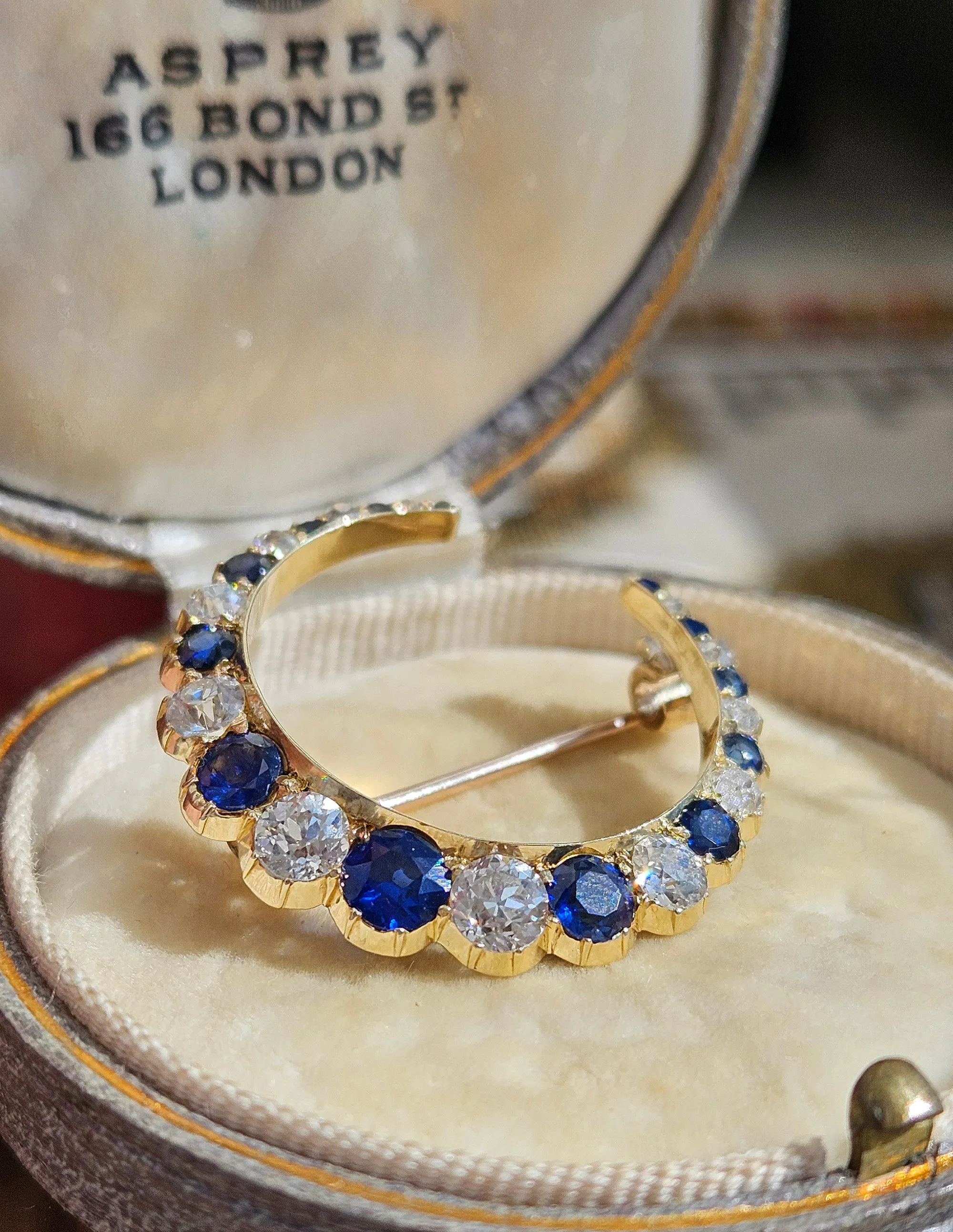 1900s Edwardian English GIA 3.0ctw Royal Blue Unheated Sapphires & Old Cut Diamonds Crescent Moon 14K Yellow Gold Brooch Pin