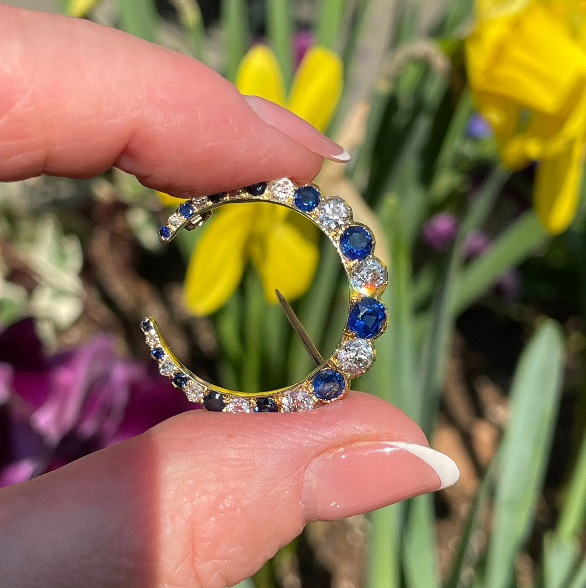 1900s Edwardian English GIA 3.0ctw Royal Blue Unheated Sapphires & Old Cut Diamonds Crescent Moon 14K Yellow Gold Brooch Pin