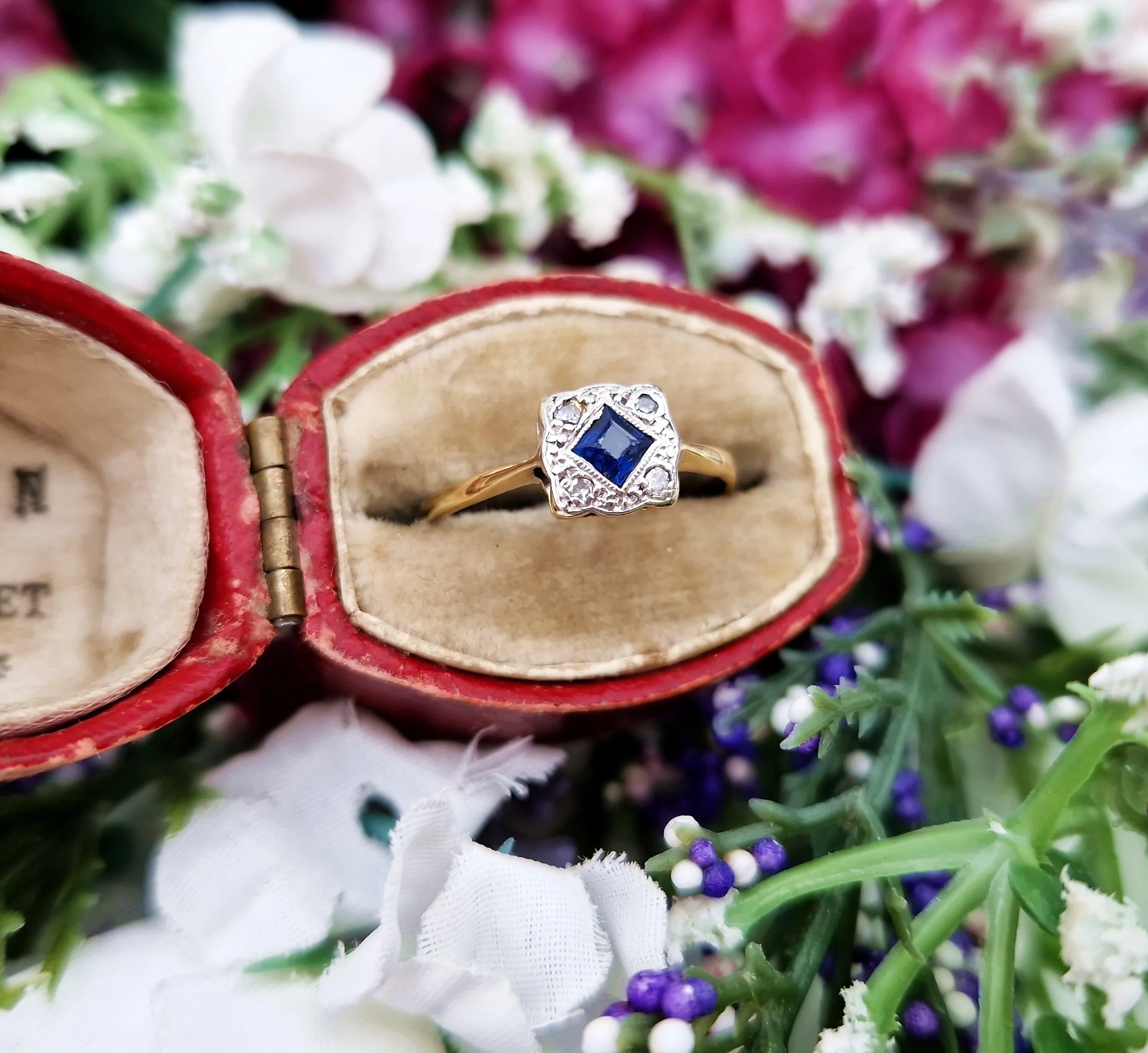 Antique Art Deco 18ct Gold & Platinum Sapphire and Diamond Cluster Ring / Size I or 4.5