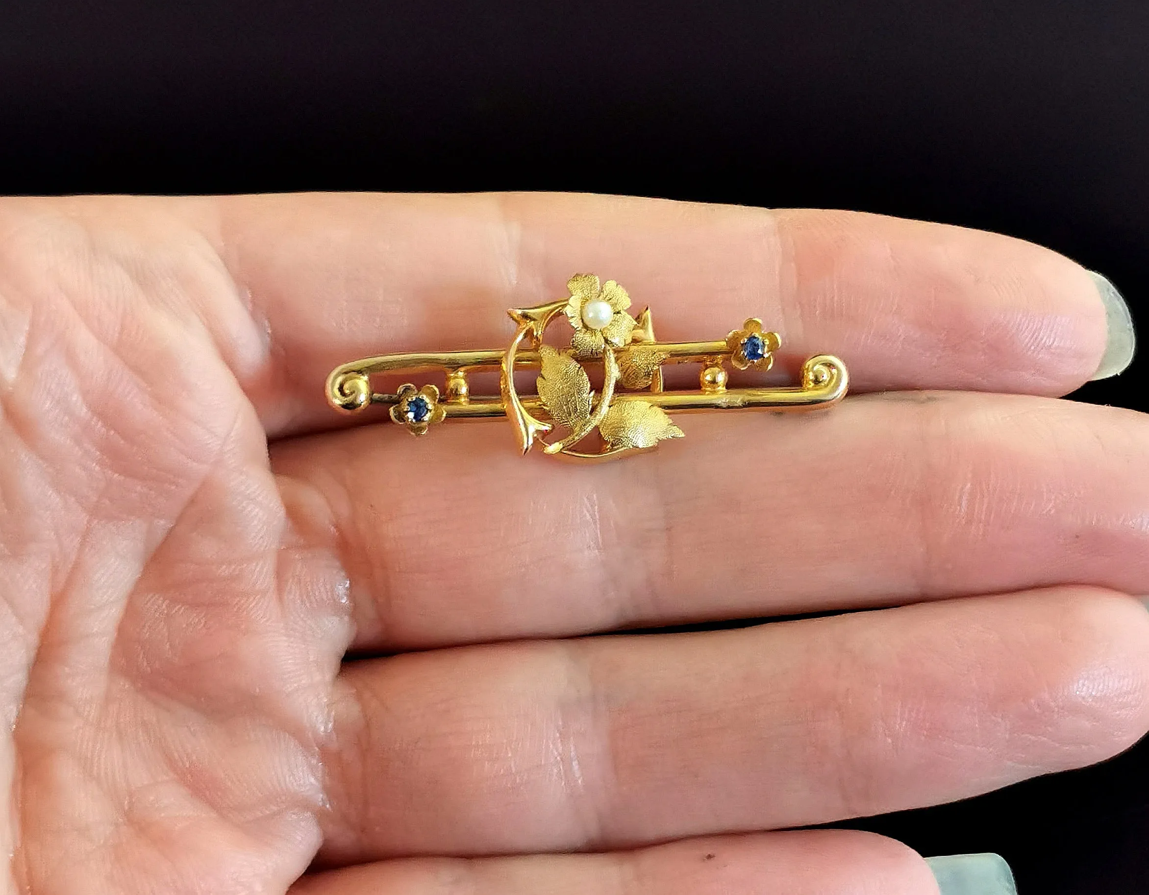 Antique Art Nouveau Sapphire and Pearl flower brooch, 15ct gold, Boxed