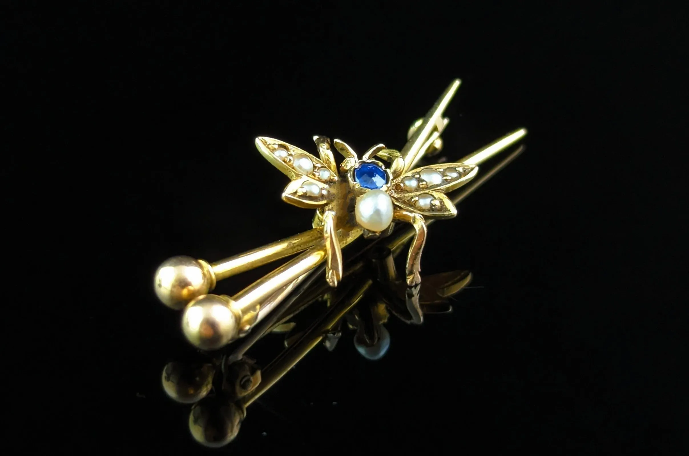 Antique fly brooch, crossed needles, Sapphire and Pearl, 15k gold