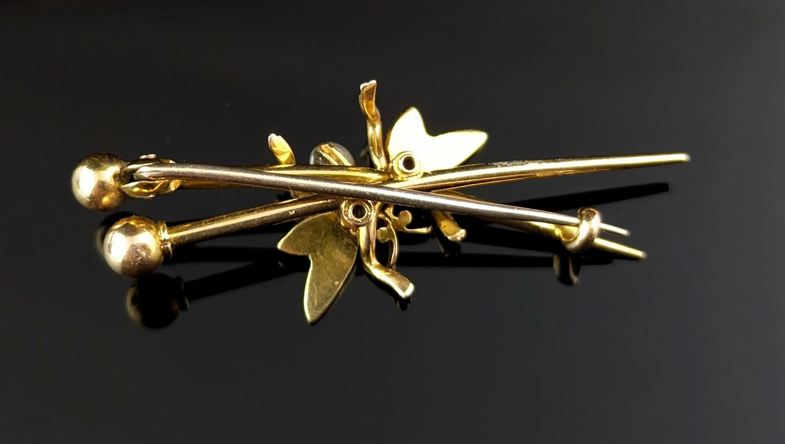Antique fly brooch, crossed needles, Sapphire and Pearl, 15k gold