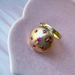 Celestial French Vintage 1950s 18K gold ruby stars bombé photo locket
