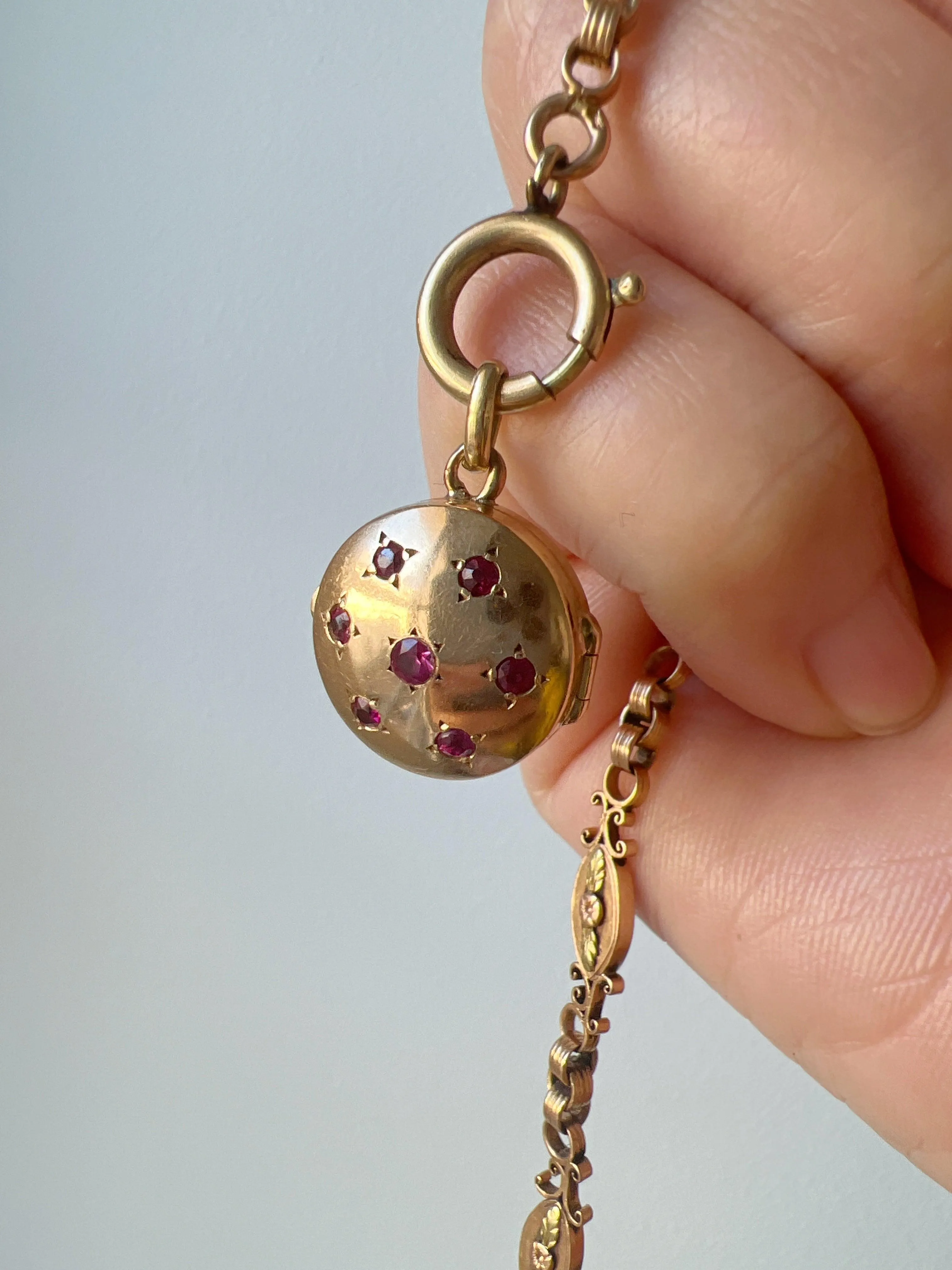 Celestial French Vintage 1950s 18K gold ruby stars bombé photo locket