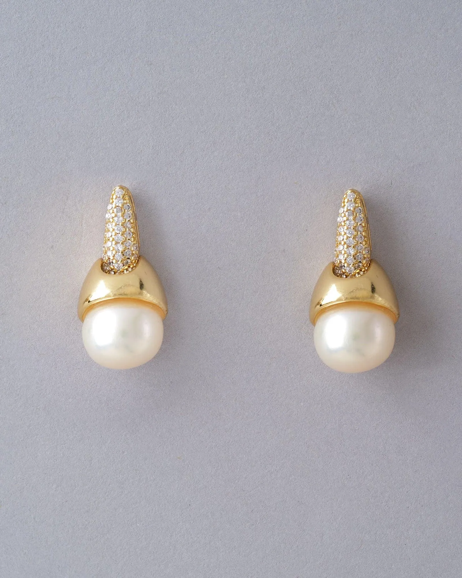 Claws Of Destiny Pearl Stud Earring