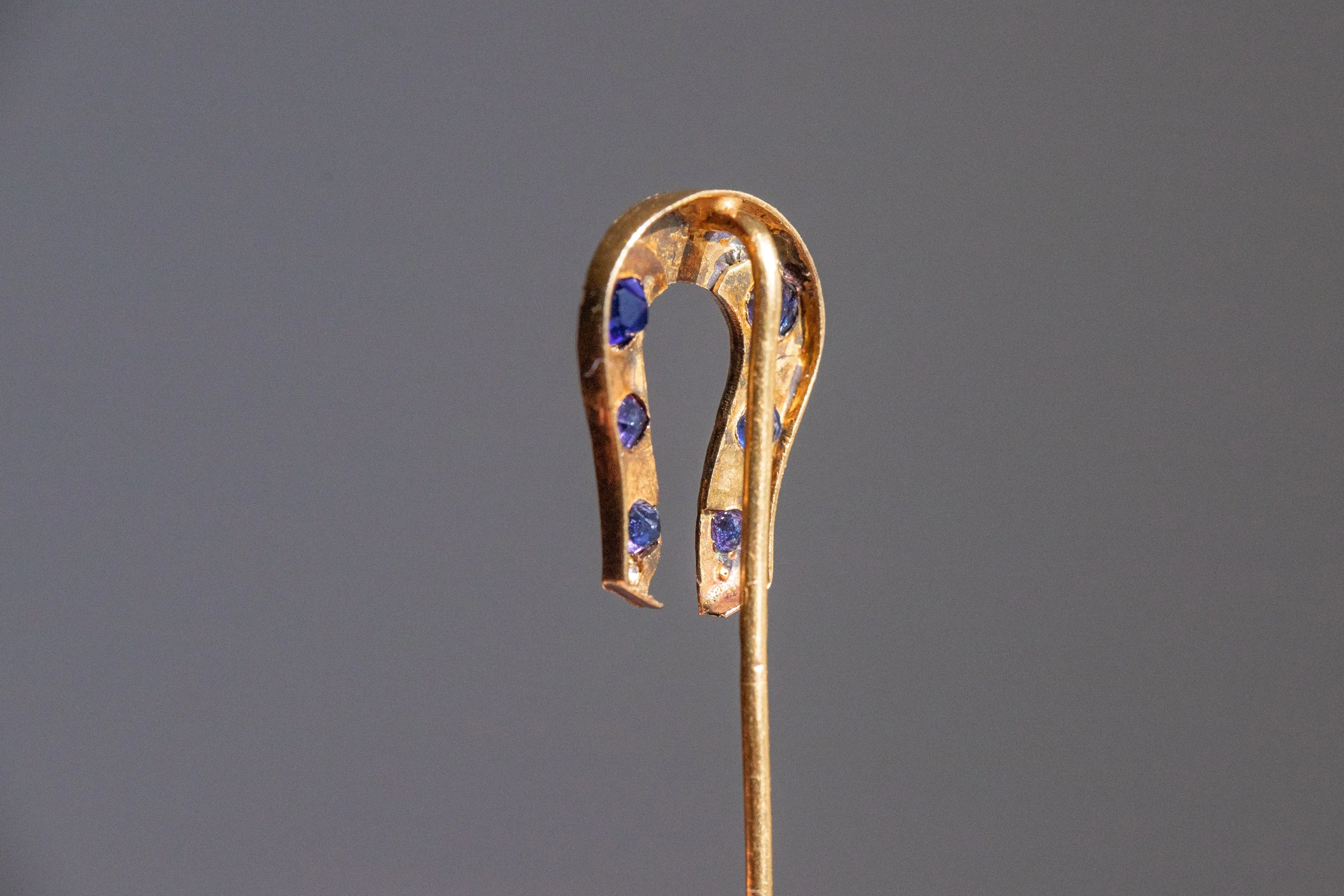 Early Victorian High Karat Gold 0.78 CTW Cornflower Spinel & Seed Pearl Horseshoe Stick Pin