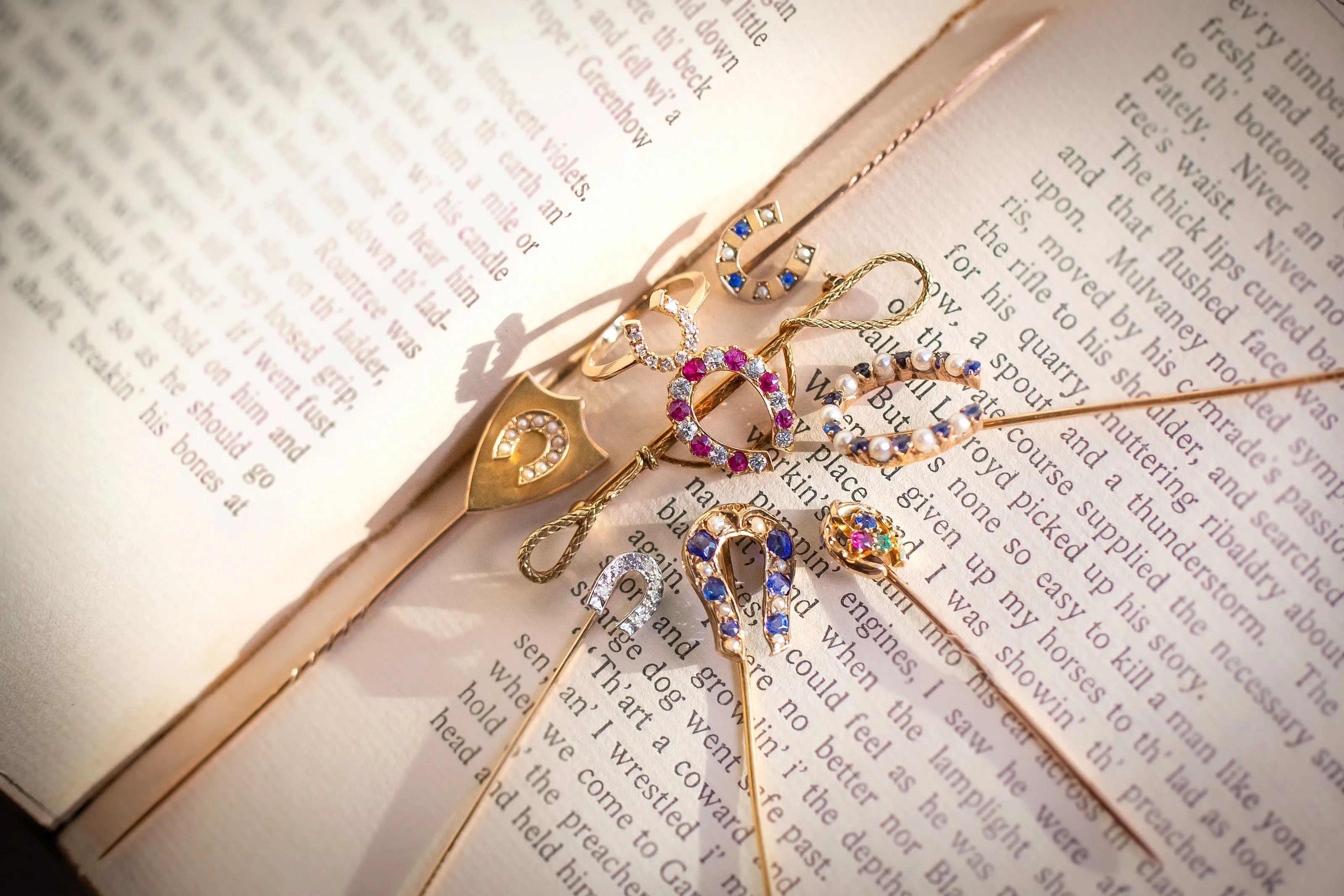 Early Victorian High Karat Gold 0.78 CTW Cornflower Spinel & Seed Pearl Horseshoe Stick Pin