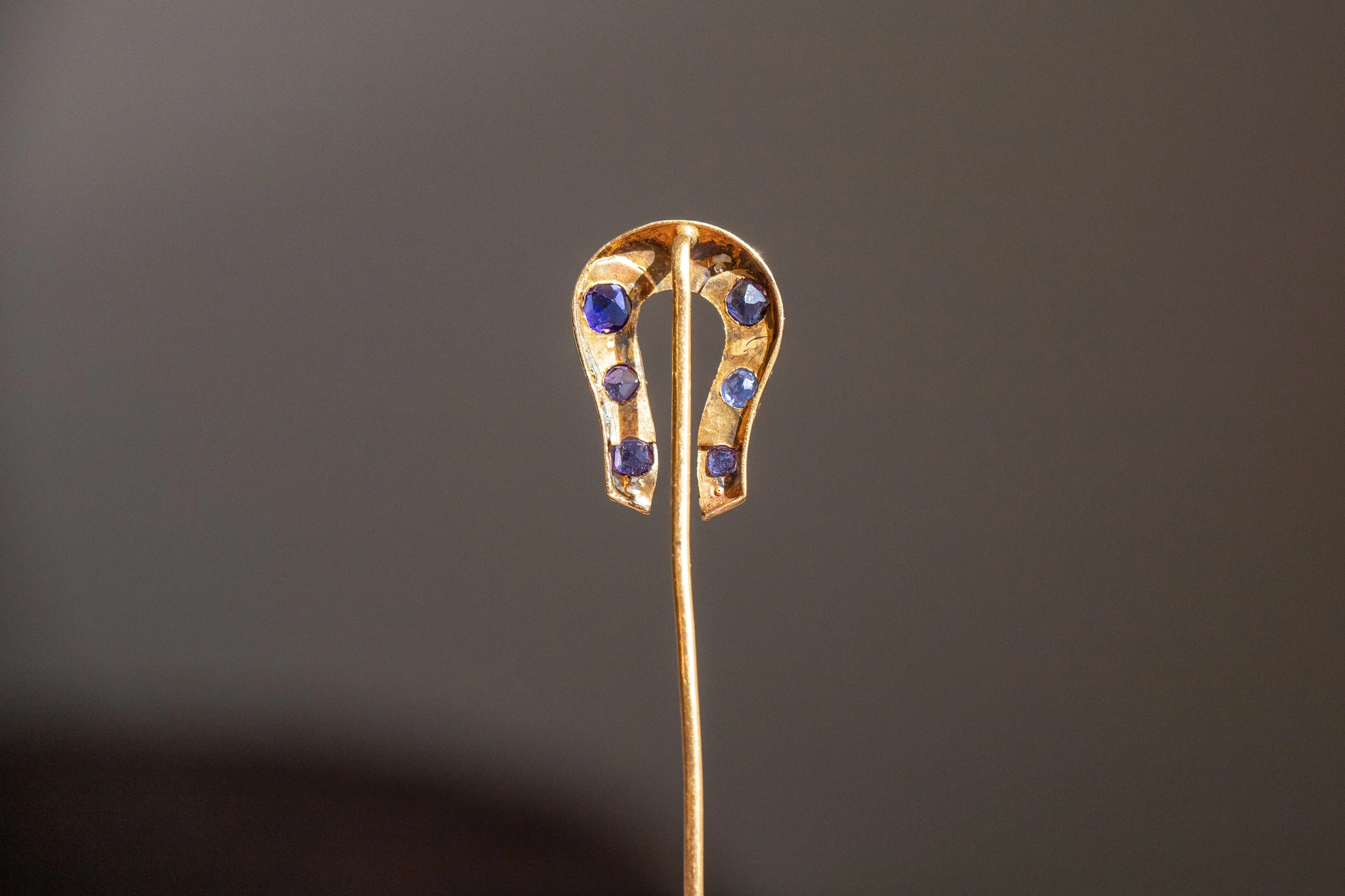 Early Victorian High Karat Gold 0.78 CTW Cornflower Spinel & Seed Pearl Horseshoe Stick Pin