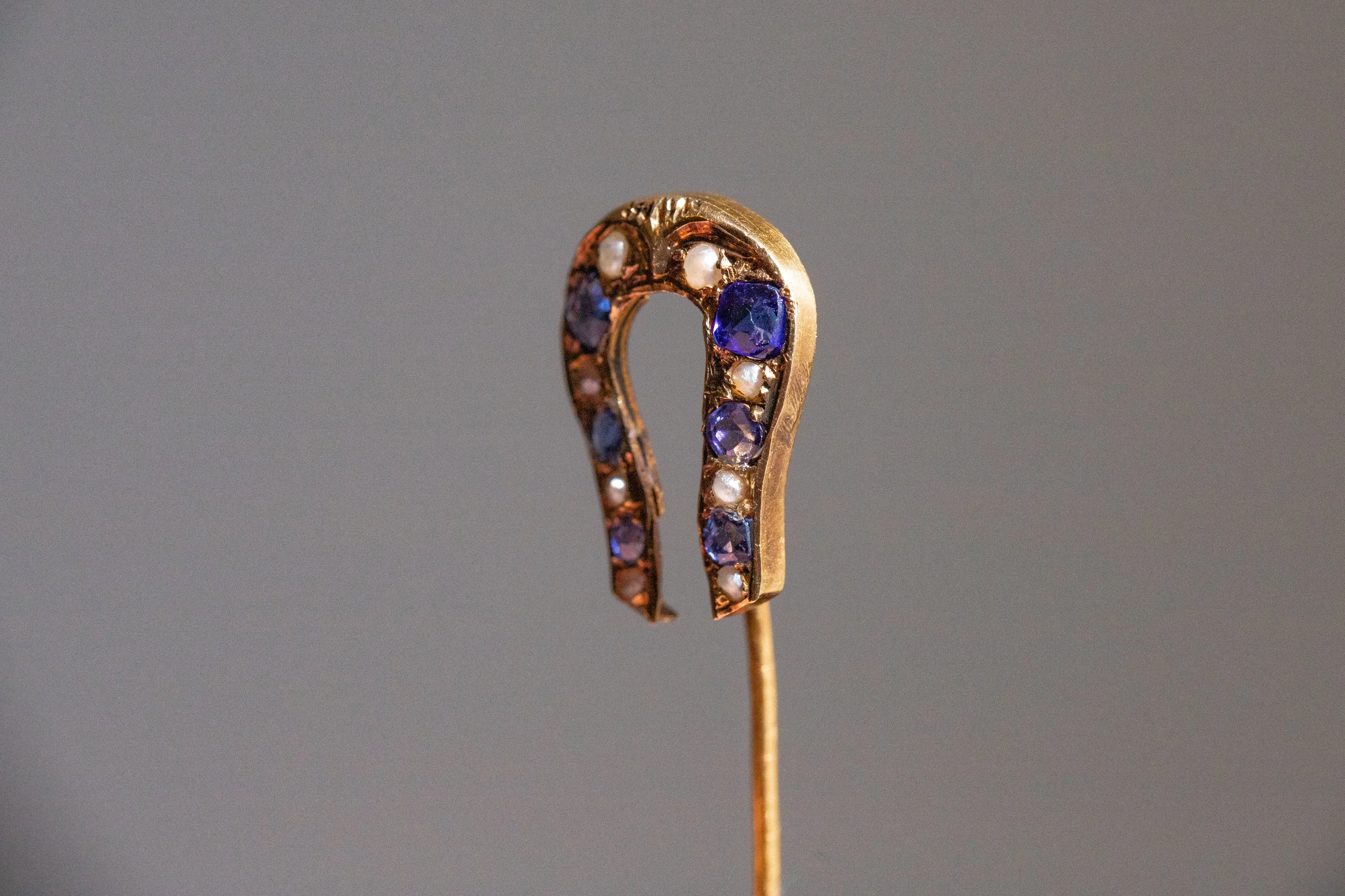Early Victorian High Karat Gold 0.78 CTW Cornflower Spinel & Seed Pearl Horseshoe Stick Pin
