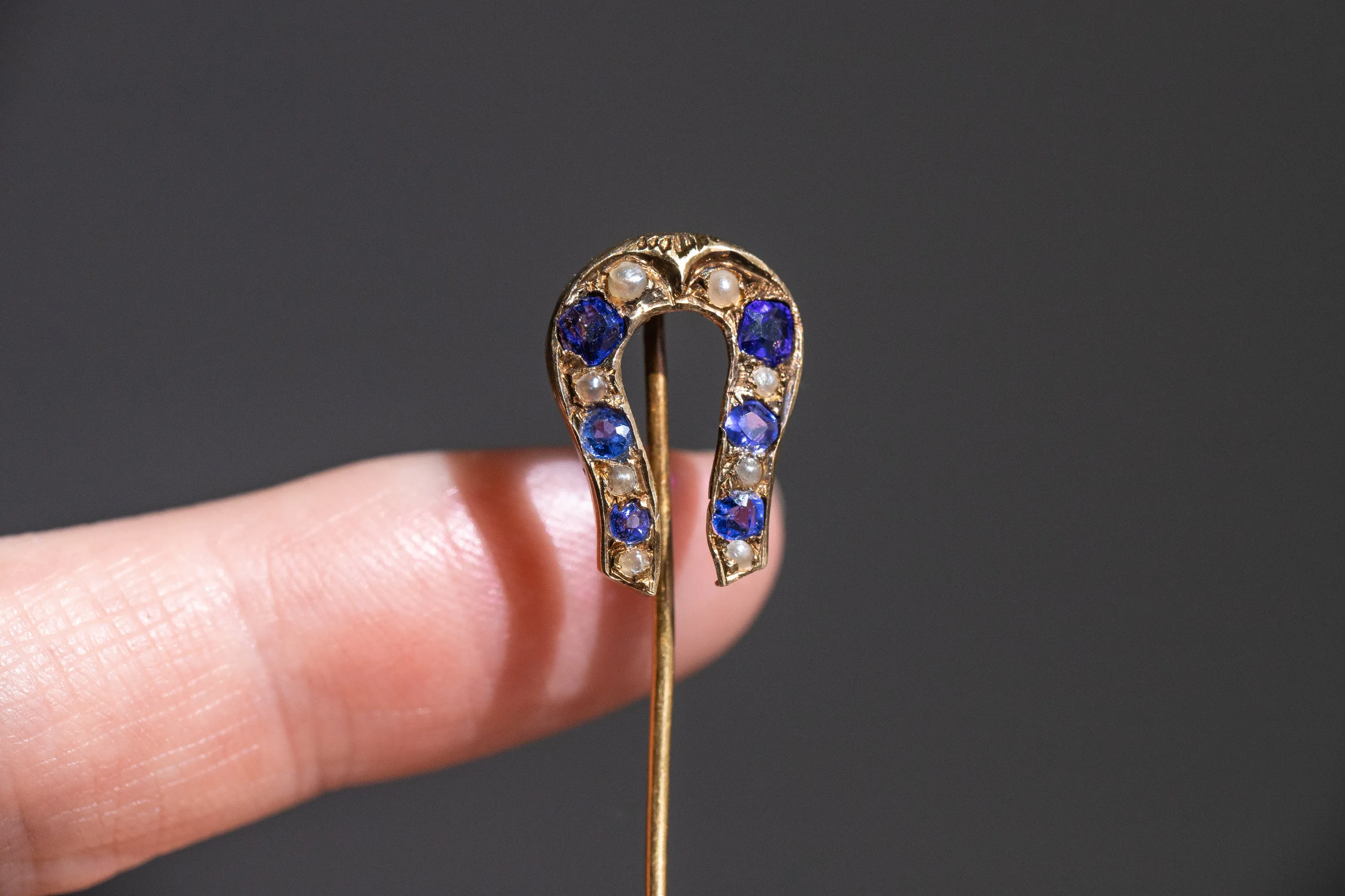 Early Victorian High Karat Gold 0.78 CTW Cornflower Spinel & Seed Pearl Horseshoe Stick Pin