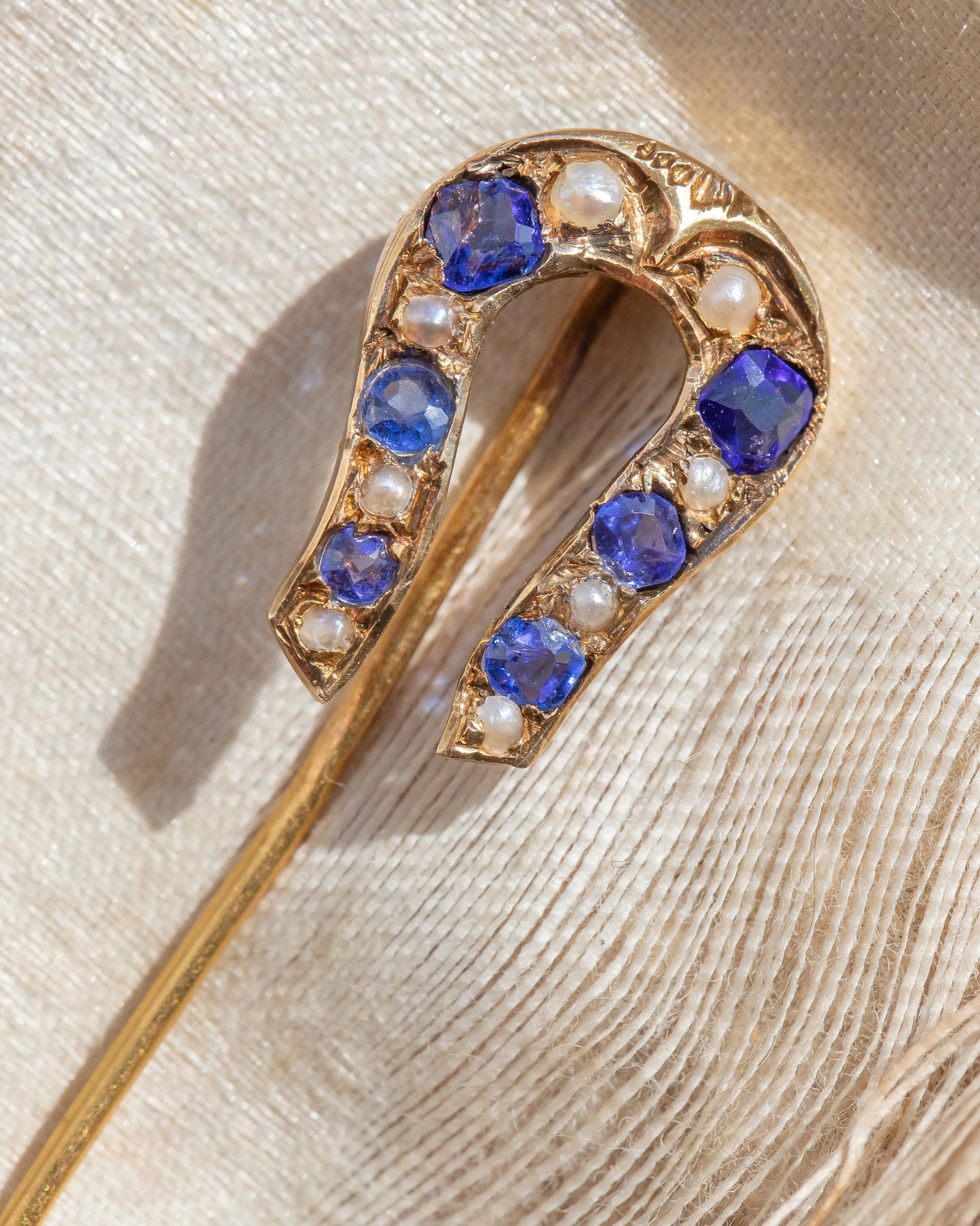 Early Victorian High Karat Gold 0.78 CTW Cornflower Spinel & Seed Pearl Horseshoe Stick Pin