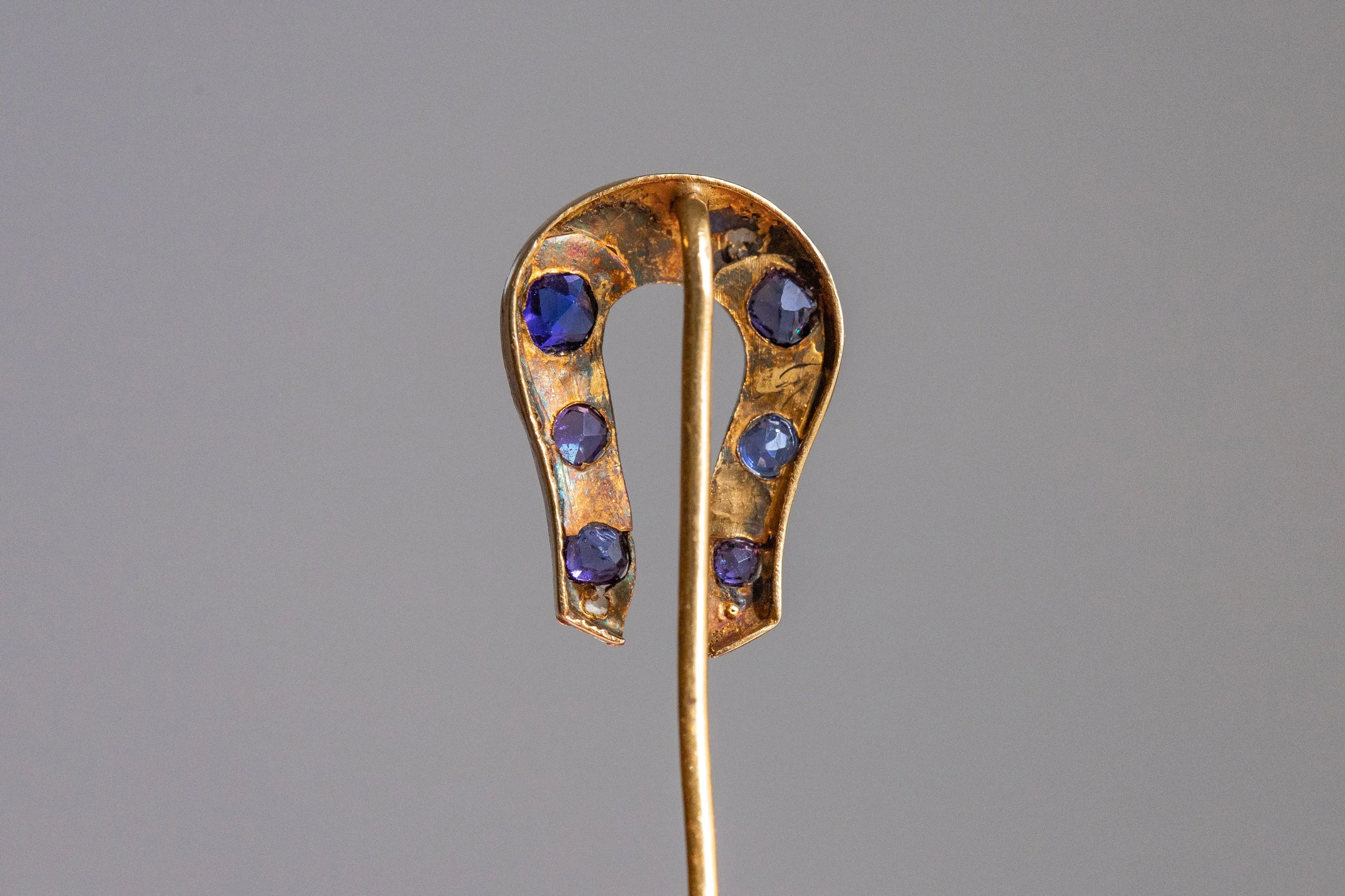 Early Victorian High Karat Gold 0.78 CTW Cornflower Spinel & Seed Pearl Horseshoe Stick Pin
