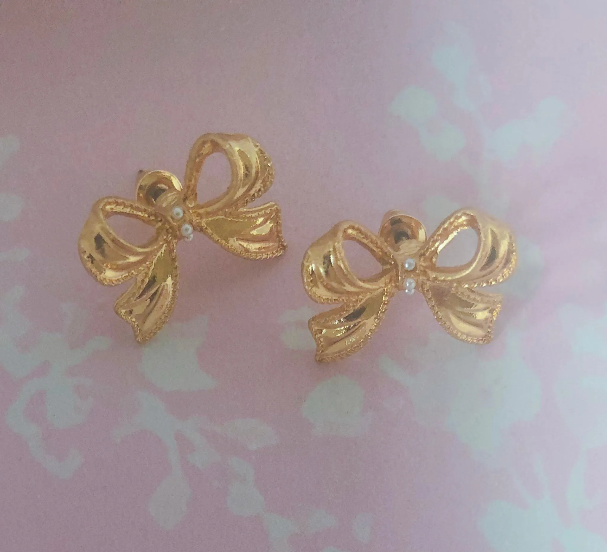 GOLD BOW EARRINGS
