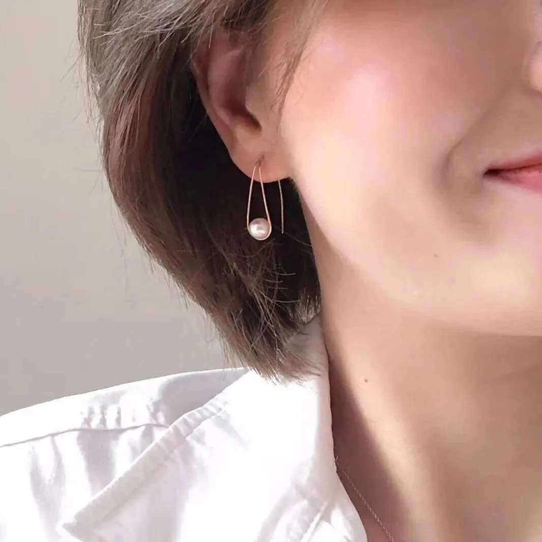 Hook Collection 6.5-7.0 mm Akoya Pearl Dangle Earrings Mounted on 18-Karat Gold