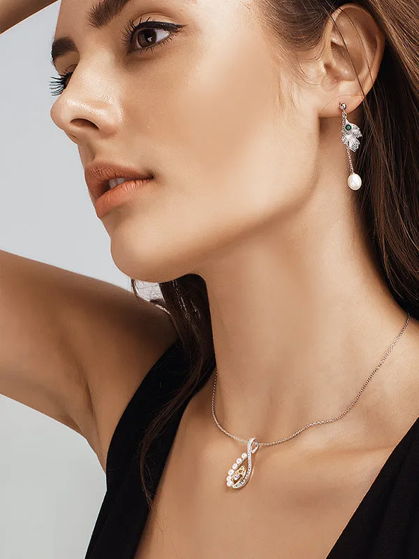 Leaf Pattern Asymmetric Pearl Earrings