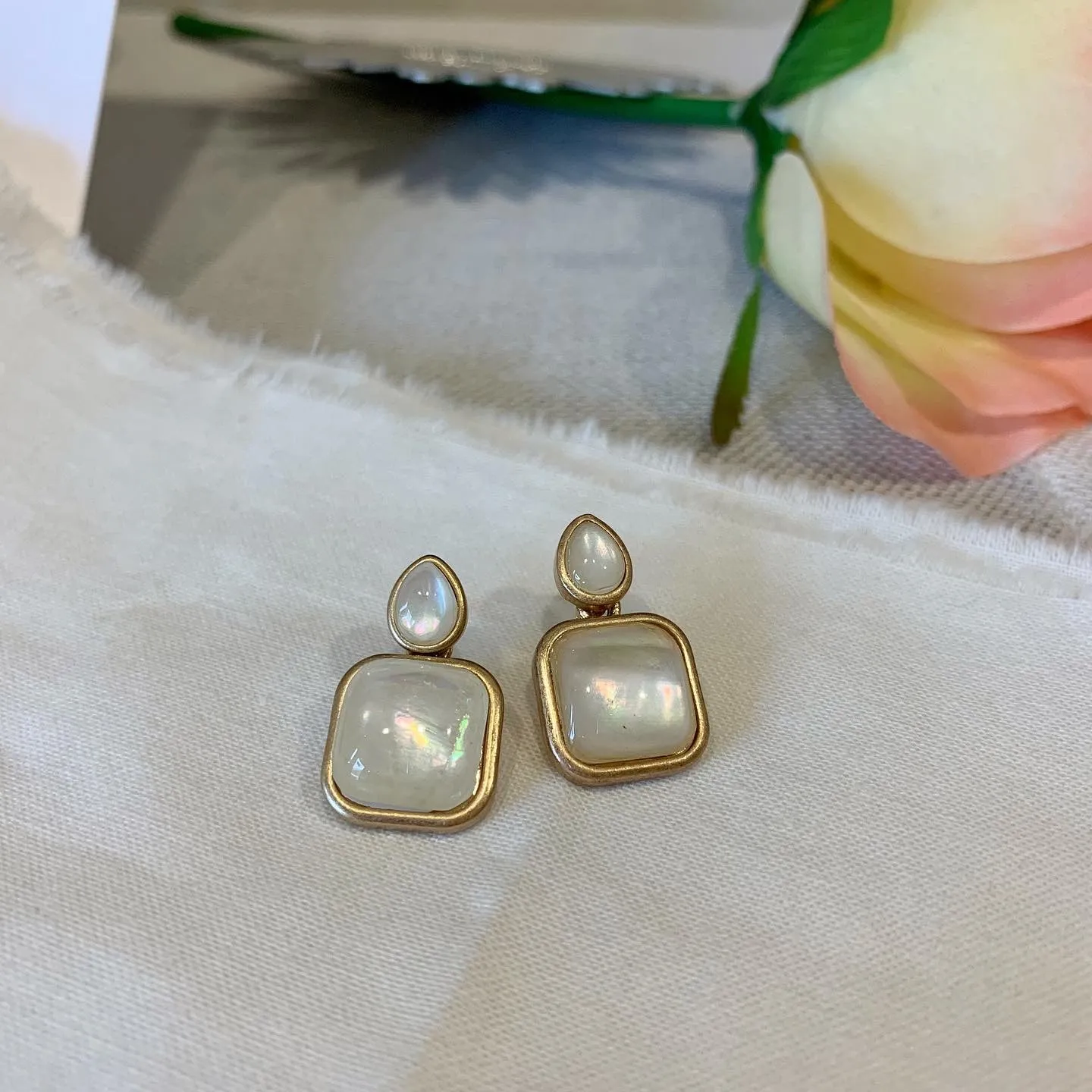 London Style Dangle earrings