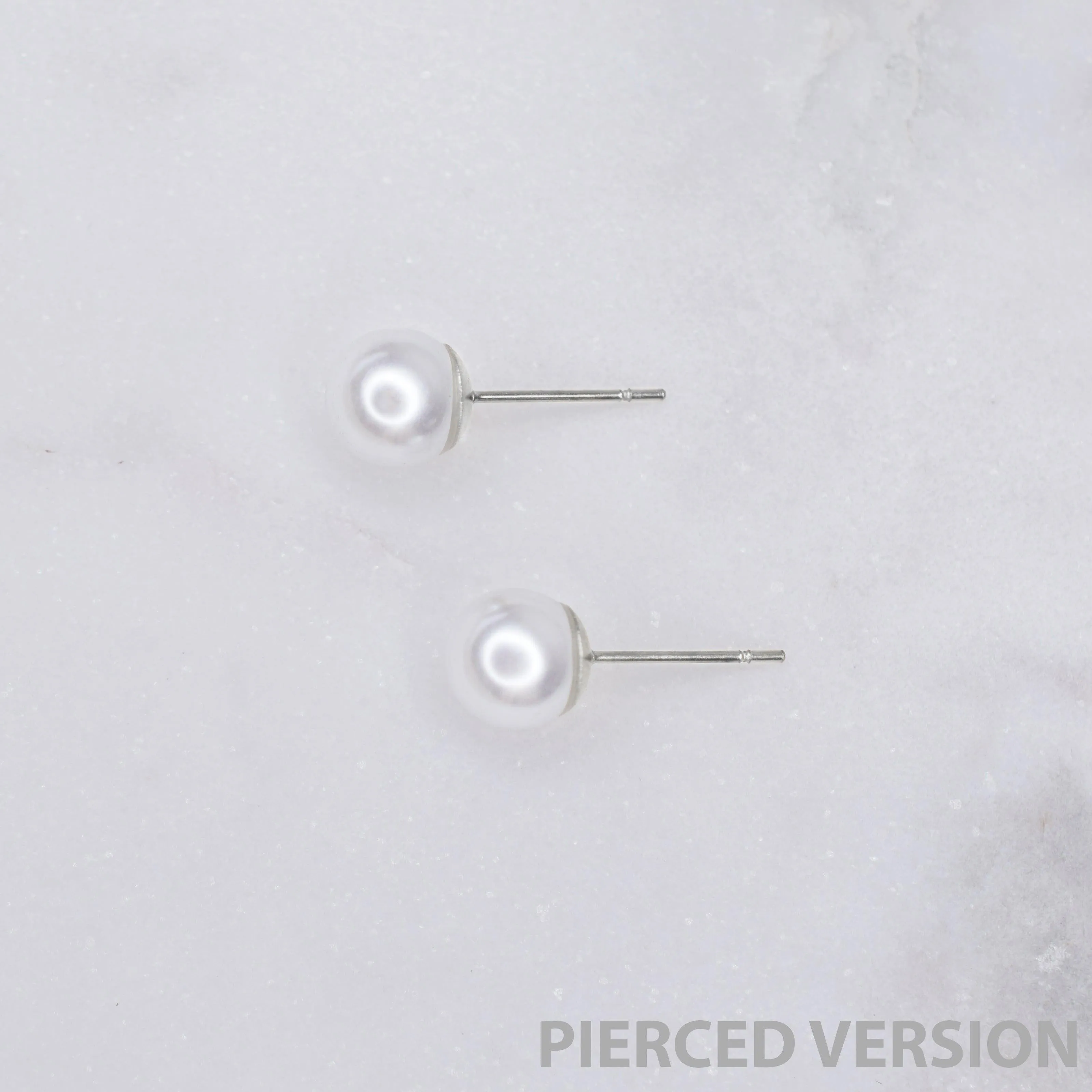 MEDIUM PEARL STUD EARRINGS IN SILVER