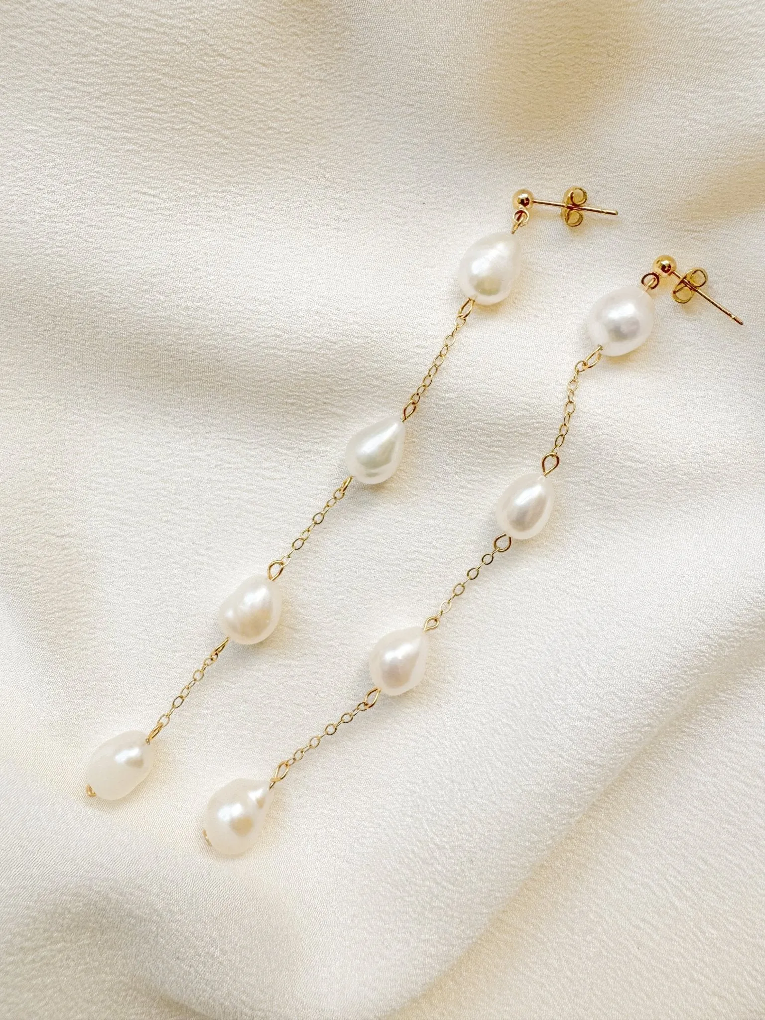 Penny Baroque Pearl Medium Drop Earrings - Silver/Gold