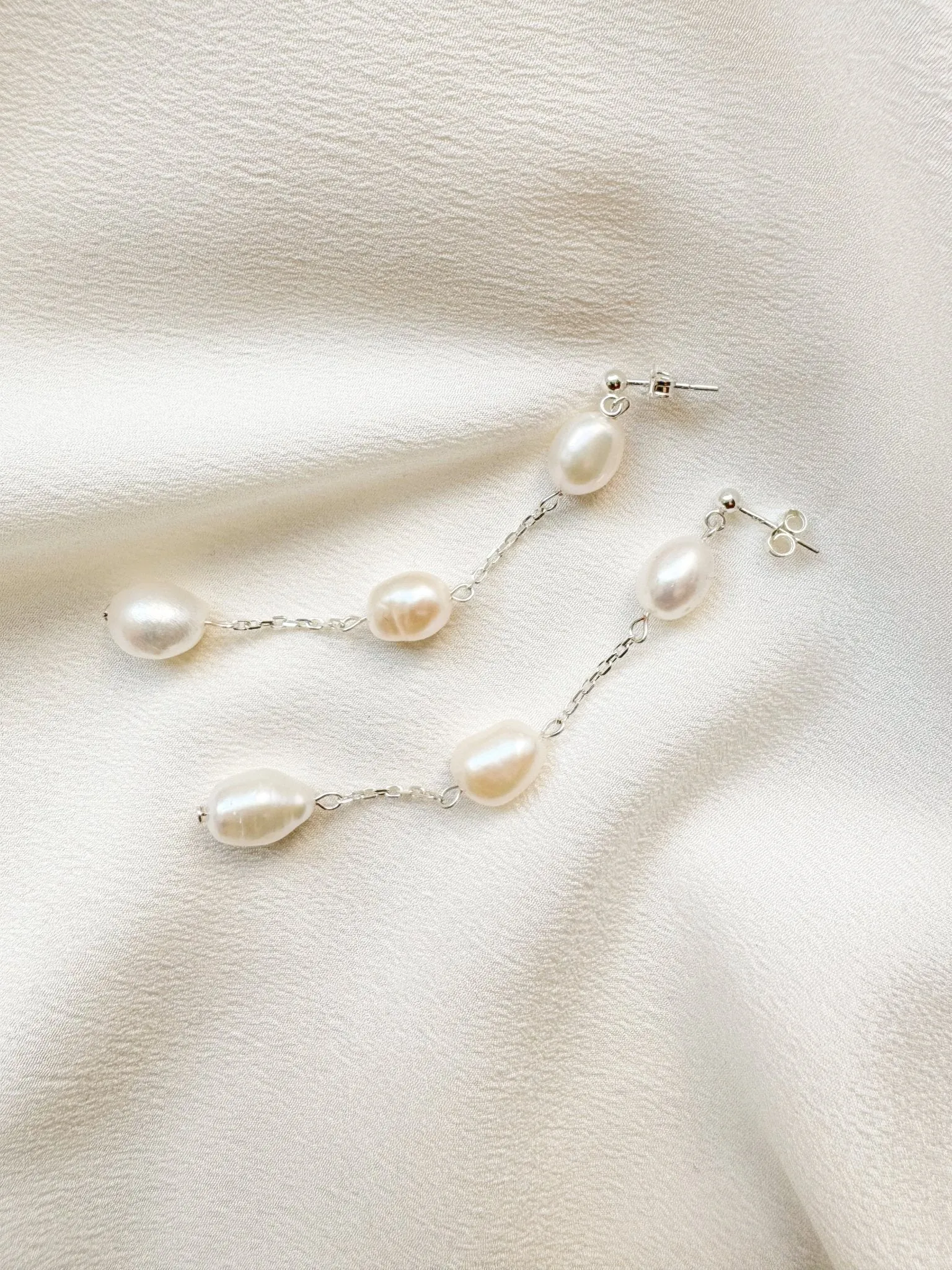Penny Baroque Pearl Medium Drop Earrings - Silver/Gold