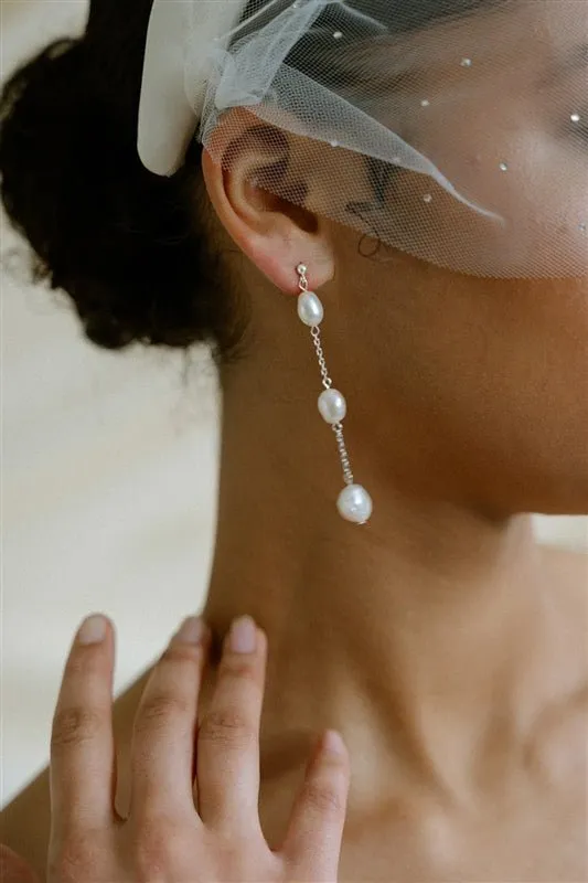 Penny Baroque Pearl Medium Drop Earrings - Silver/Gold