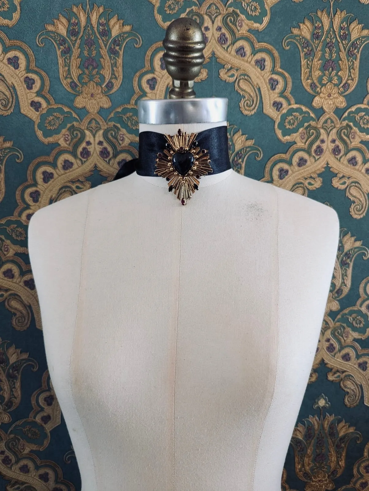 Sacro Cuore Lucia Heart Brooch