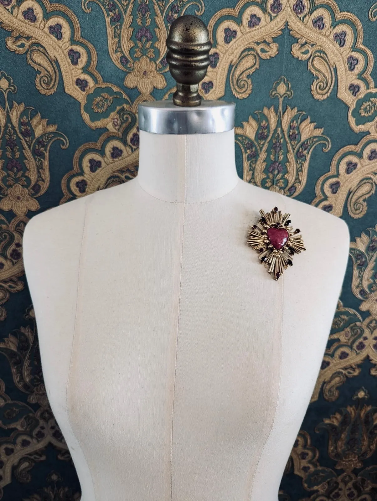 Sacro Cuore Lucia Heart Brooch