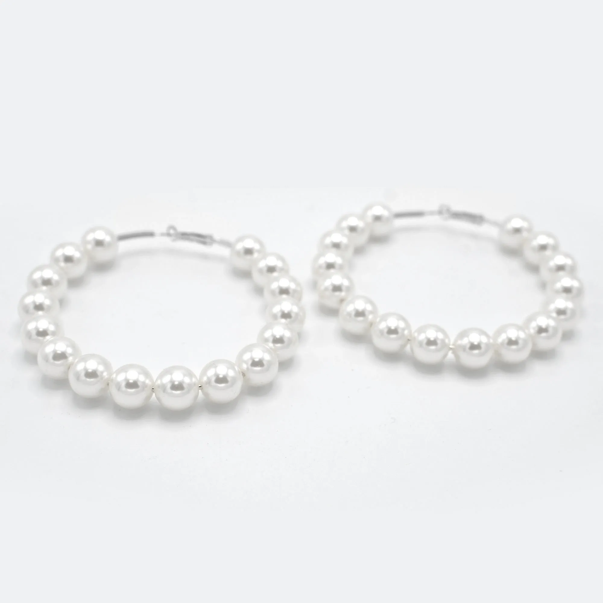 SILVER CREAM PEARL HOOP EARRINGS # HNE90690RDWH(RC11)