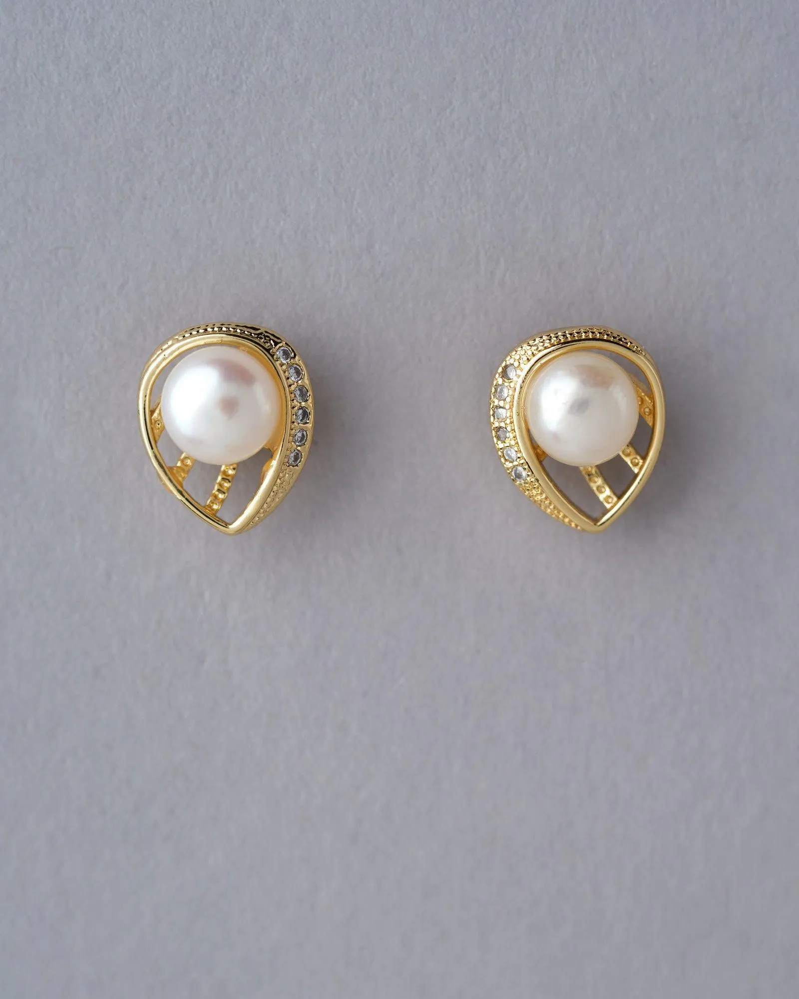 Simple Stud Pearl Earring