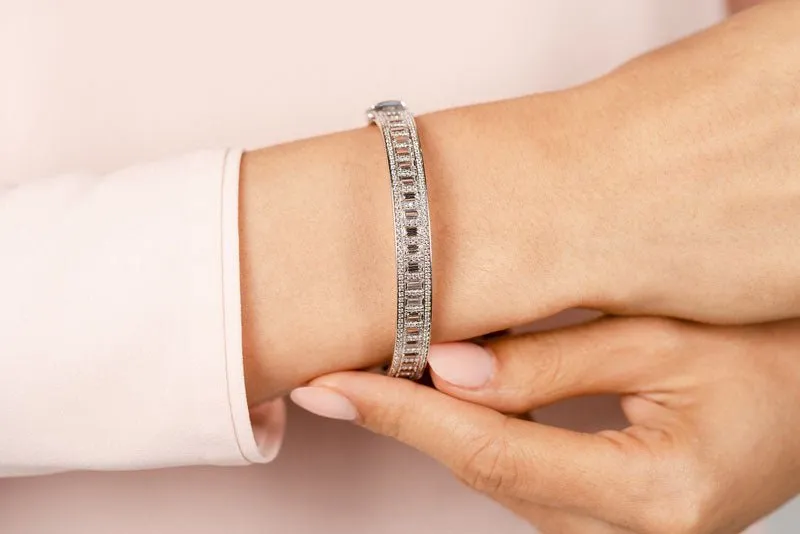 Sleek And Stylish Baguette Bangle Diamond  with 4.30 ct.(finished) 4x2mm, 1.1mm