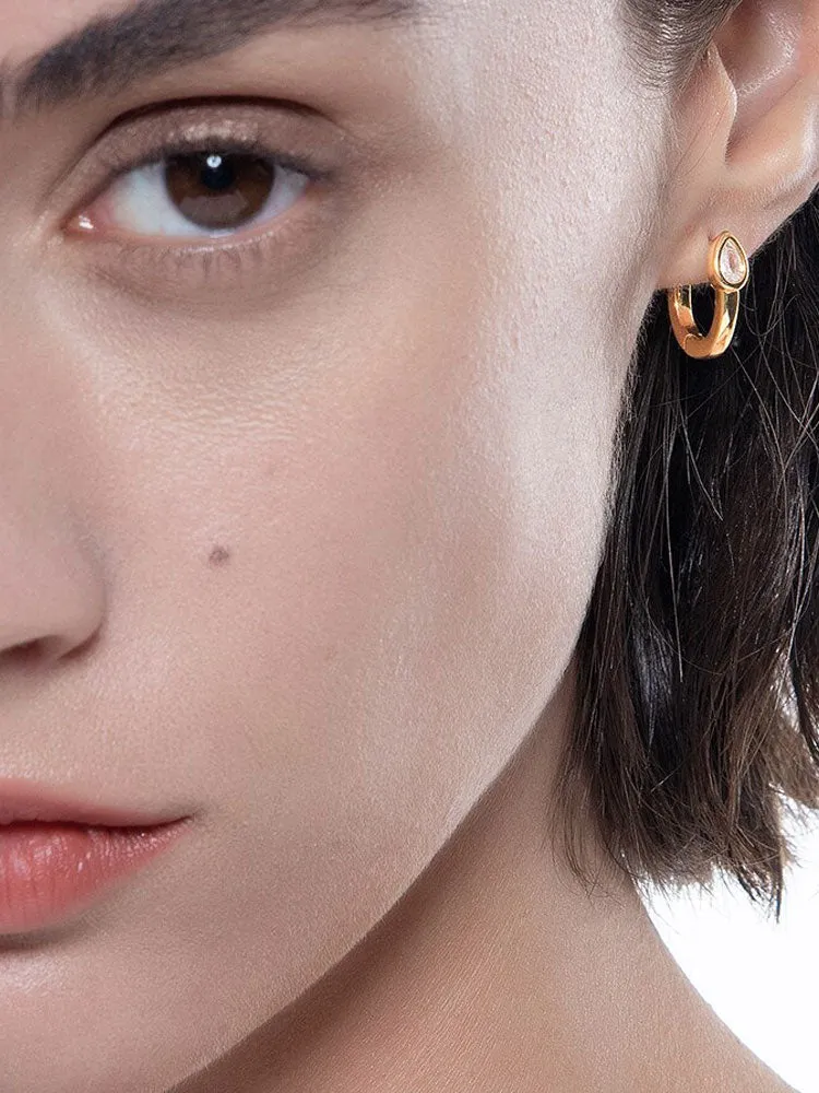 TINY TEARDROP EARRINGS