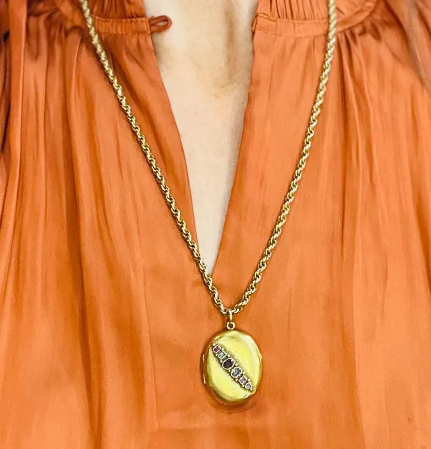 Victorian 15ct Yellow Gold REGARD Oval Locket