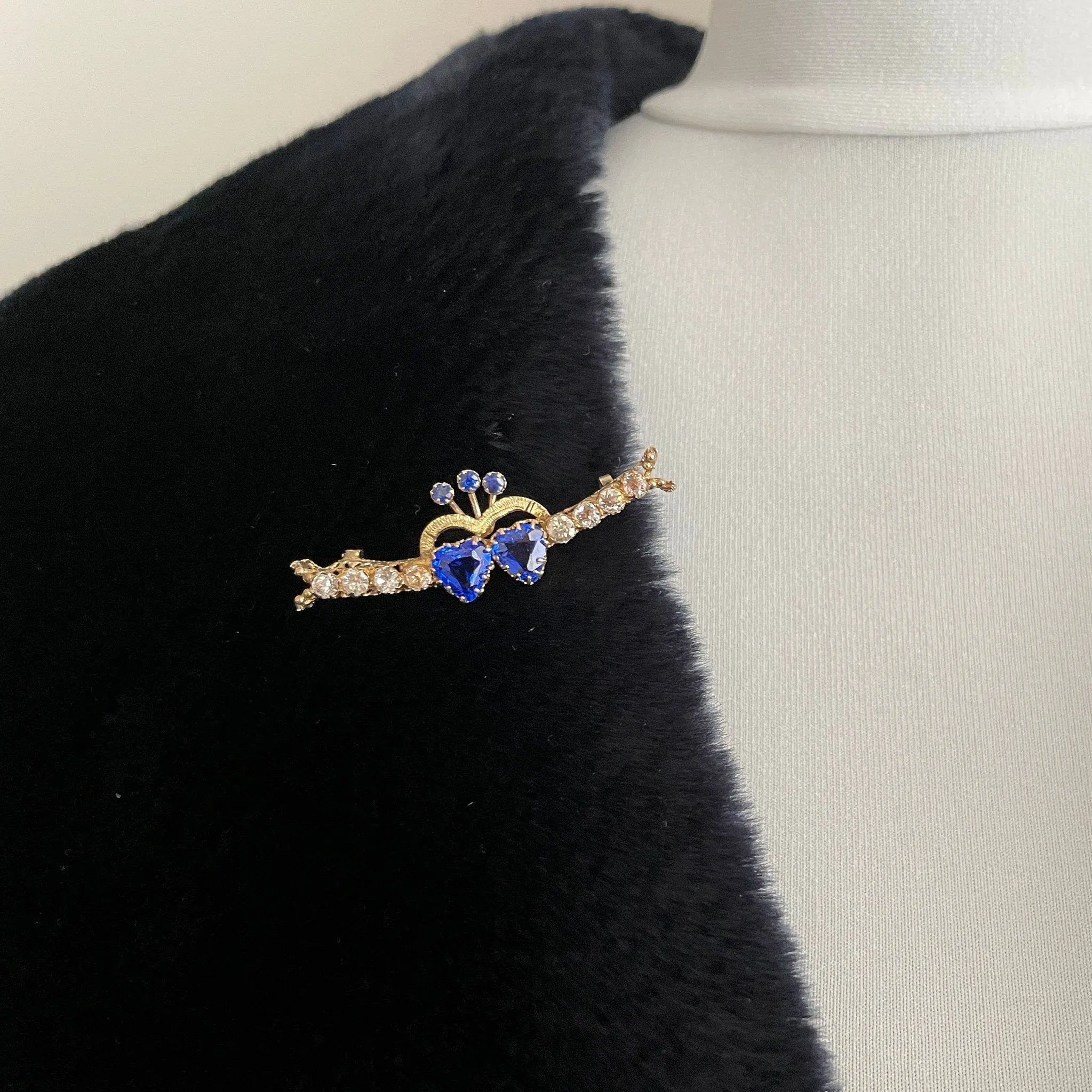 Victorian 9ct Gold and Blue Iolite Sweetheart Brooch