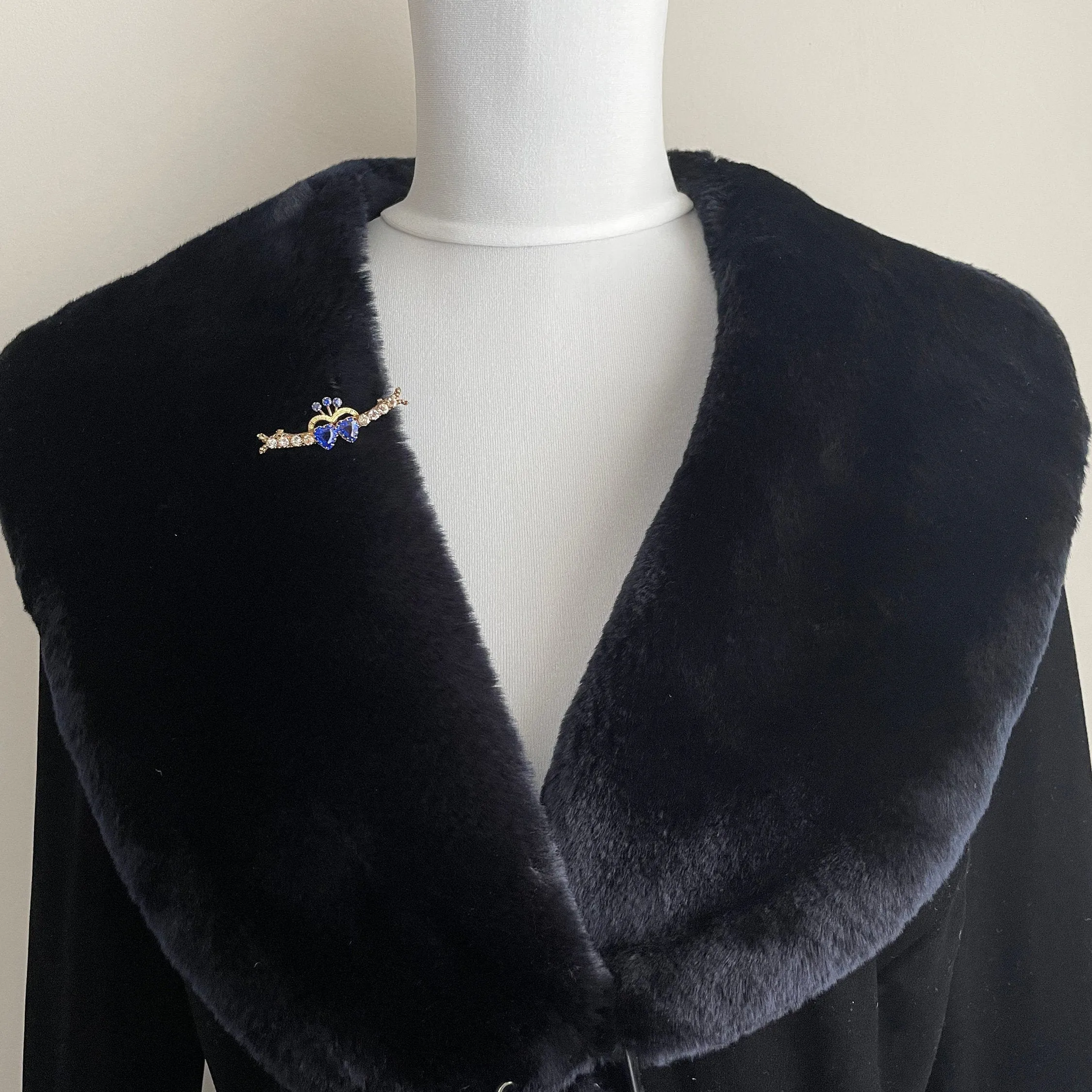 Victorian 9ct Gold and Blue Iolite Sweetheart Brooch