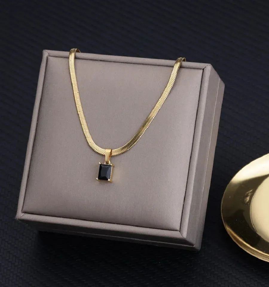 Vintage Rust Steel Zircon Necklace Flat Snake Bone Chain Blade Chain Square Emerald Pendant Necklace Women