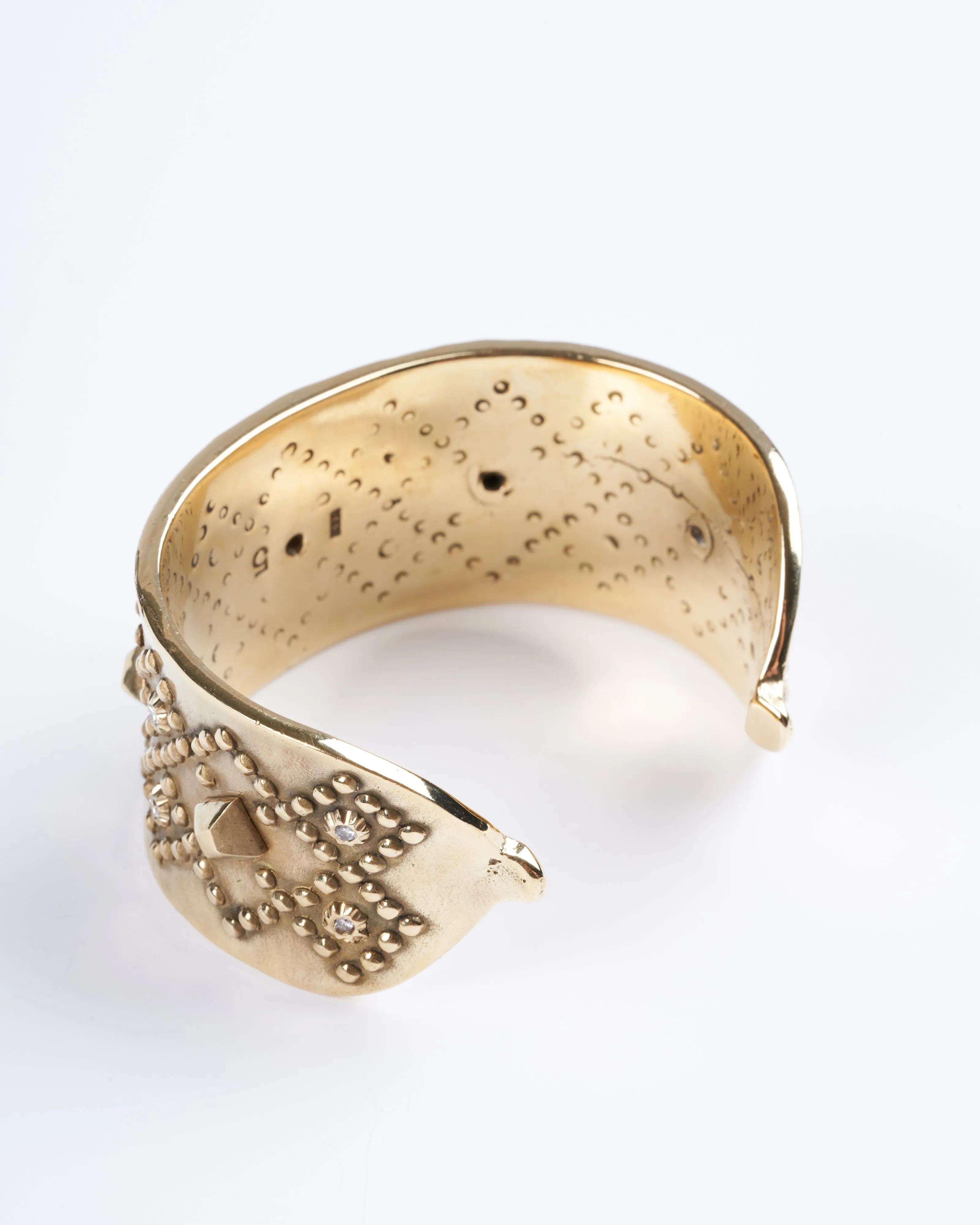 wide diamondback pyramid cuff champagne diamonds - bronze