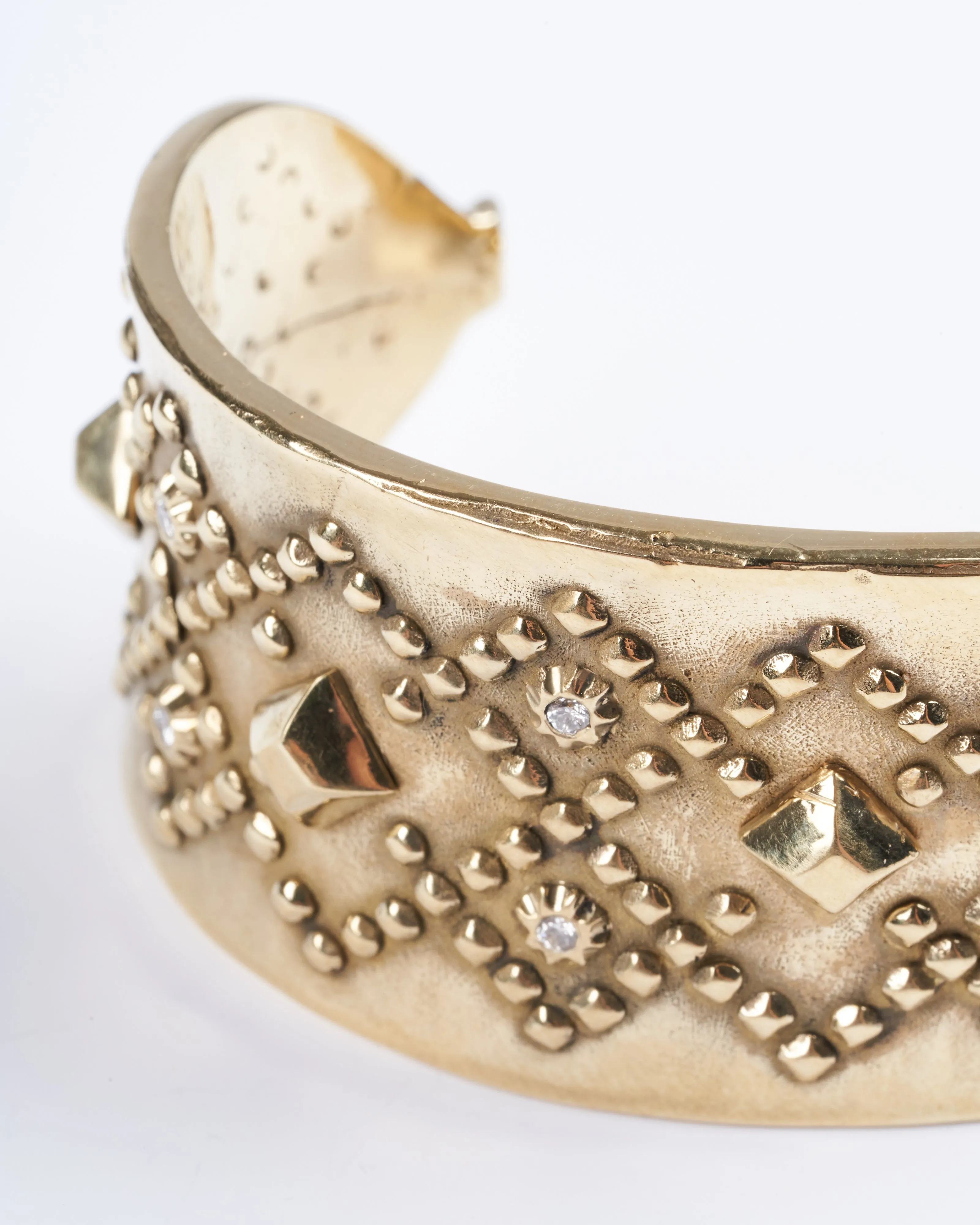 wide diamondback pyramid cuff champagne diamonds - bronze